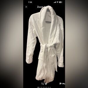 NWT   cloverlane white waffle spa robe in carrying bag